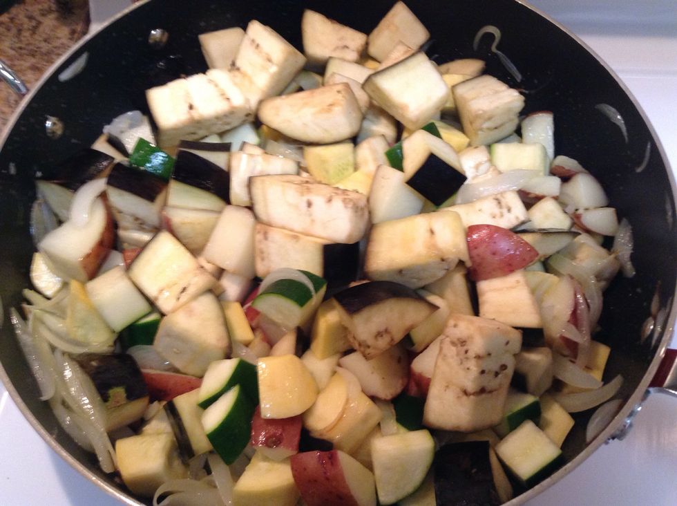 Add the green and yellow zucchini as well as the eggplant, mix well and cover for 10 min...