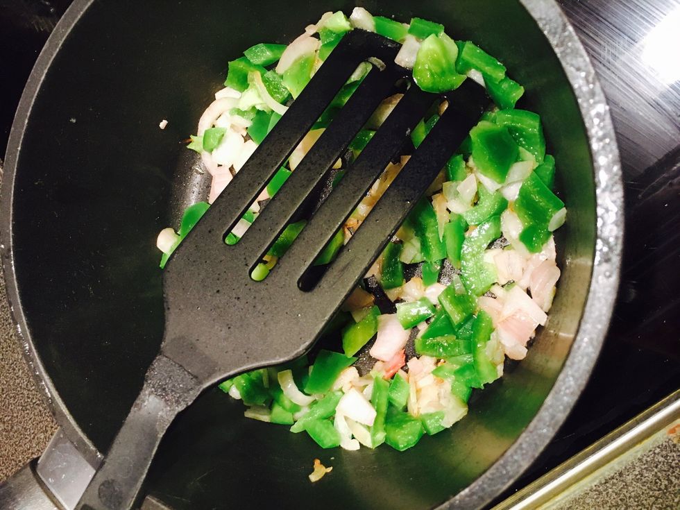 Add the green paprika and mix.