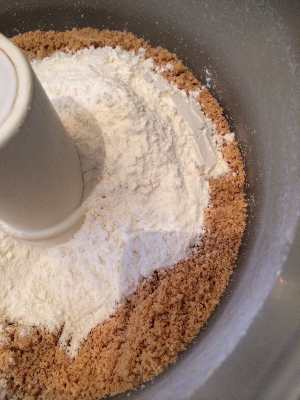 Add the icing sugar and the rice flour. Pulse