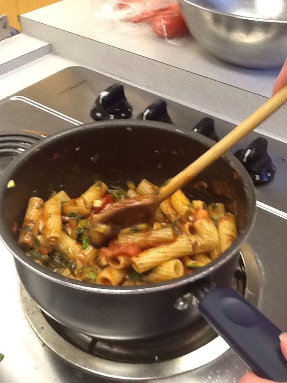 Add the ingredients into the pasta and mix it well.