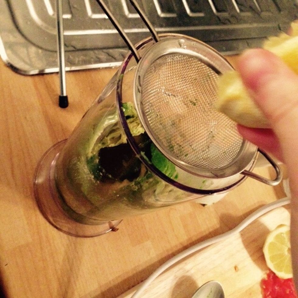 Add the juice of the lemon half, three tablespoon of olive oil and a pinch of salt. Blend everything well to get a uniform cream. This is not the typical guacamole, I tweaked it for sake of the recipe