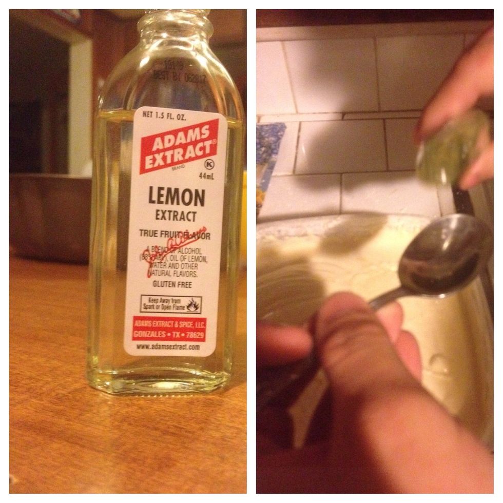 Add the lemon extract and mix together