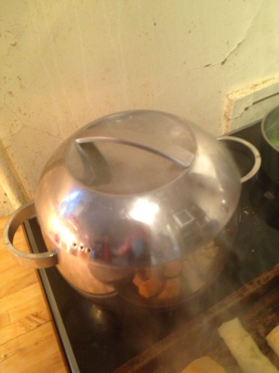 Add the lid to the rice and let it cook for a further ten minutes