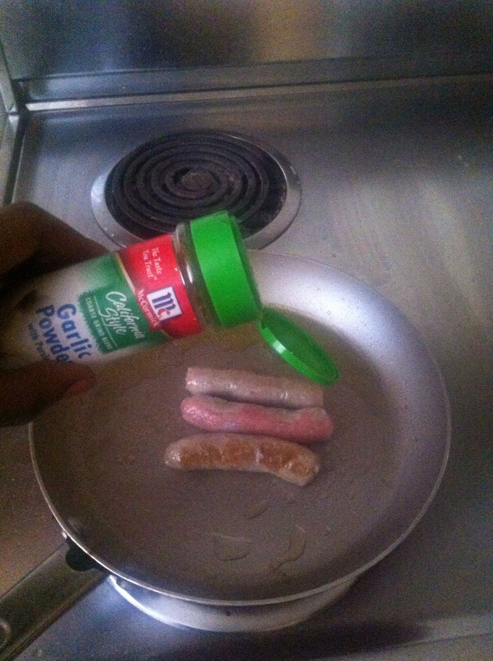 Add the links and a dash of garlic powder