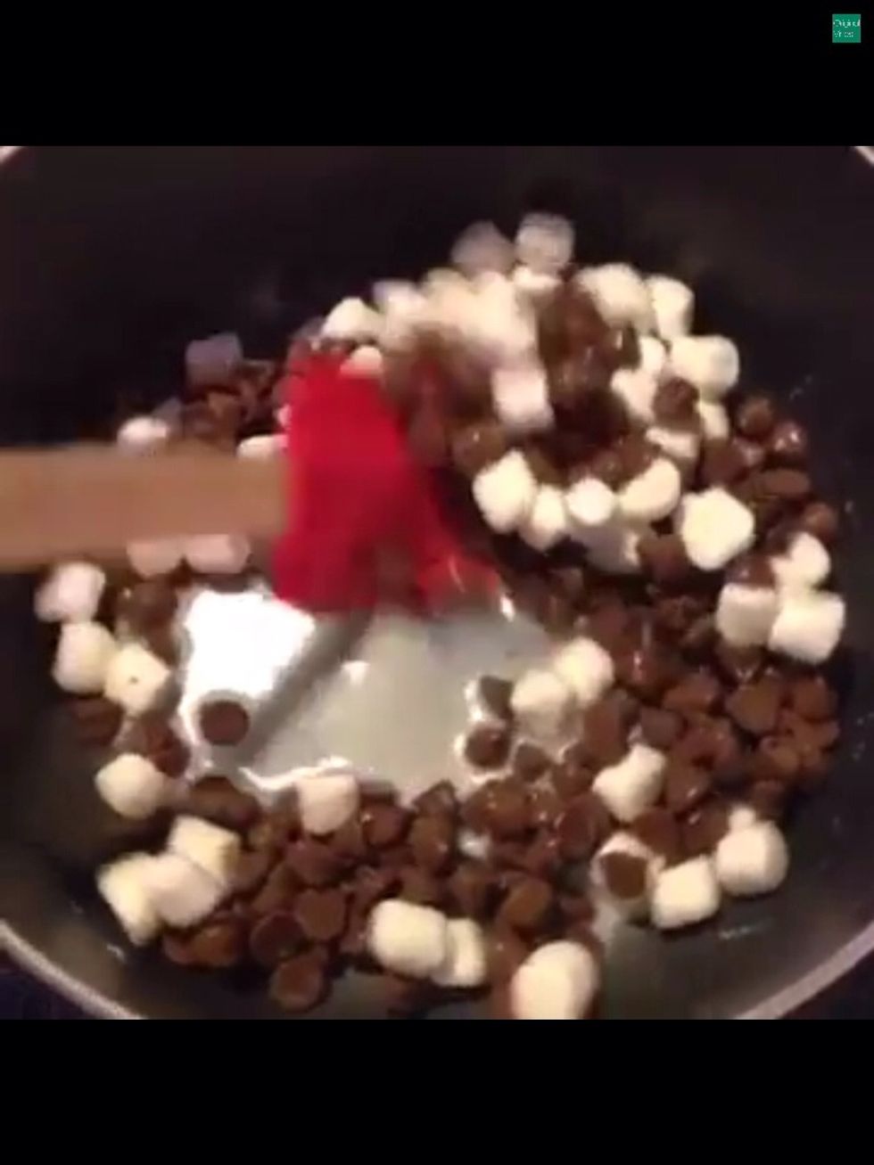 Add the marshmallows and mix together.