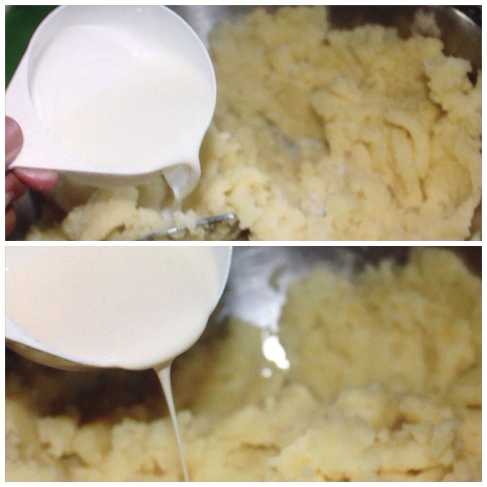 Add the milk and the slightly thickened cream into the mashed potatoes and mix thoroughly