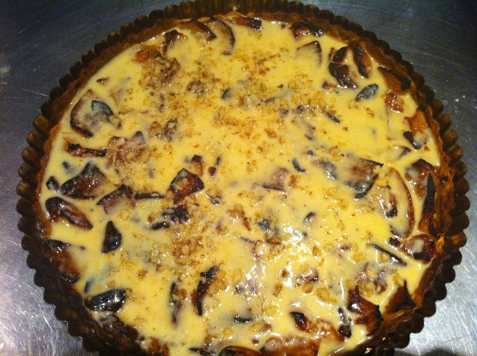 Add the mix with the apples and cook it for another 10mins. Don't forget the almonds or walnuts ;)