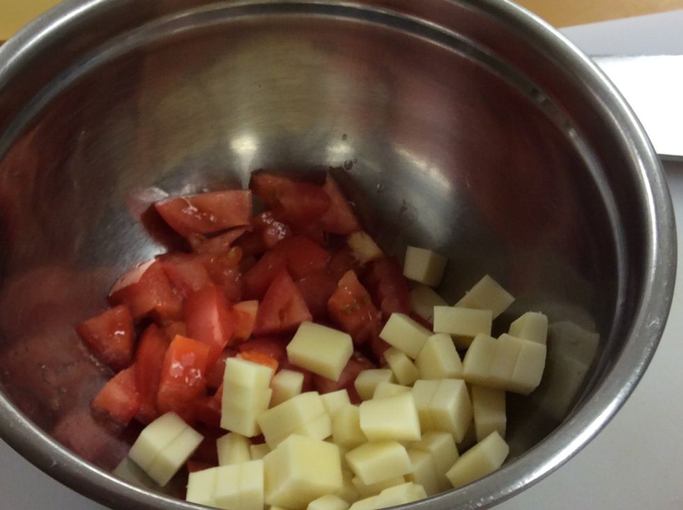 Add the mozzarella in the bowl with the tomatoes.