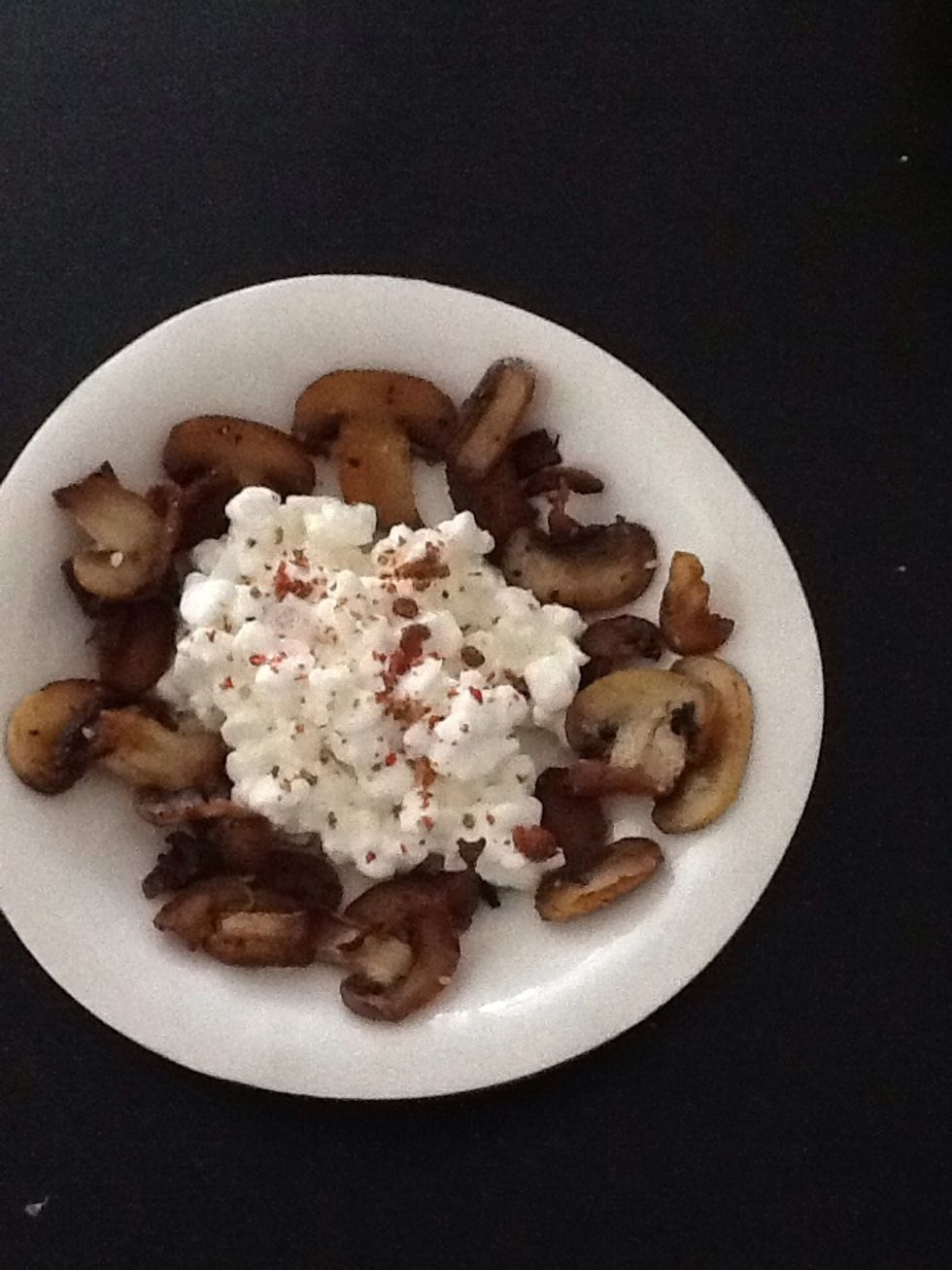 Add the mushrooms on the sides