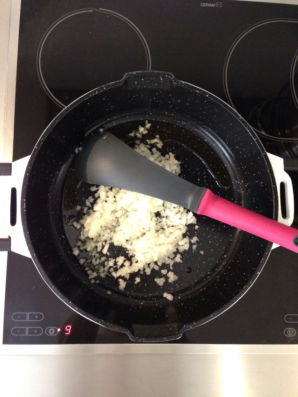 Add the onions and sweat. Turn from time to time. In the meantime....