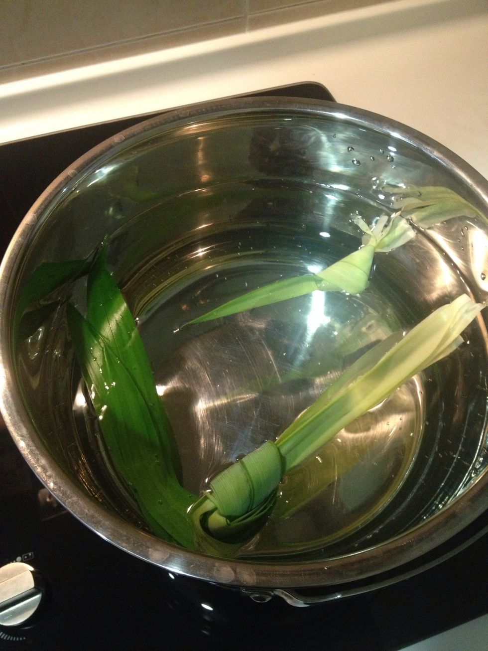 Add the pandan leaves.