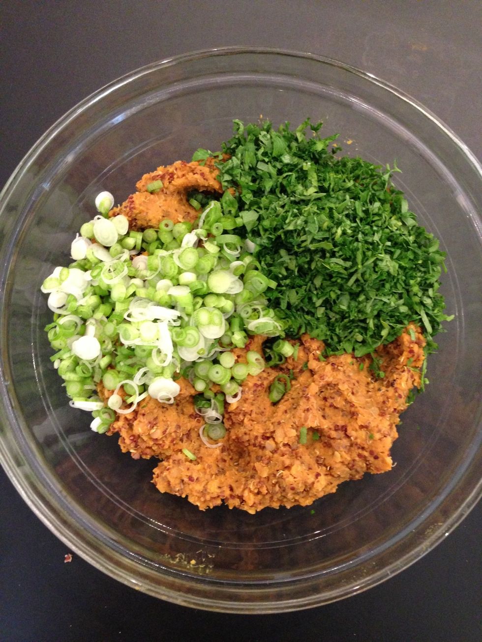 Add the parsley and the scallions. Mix .