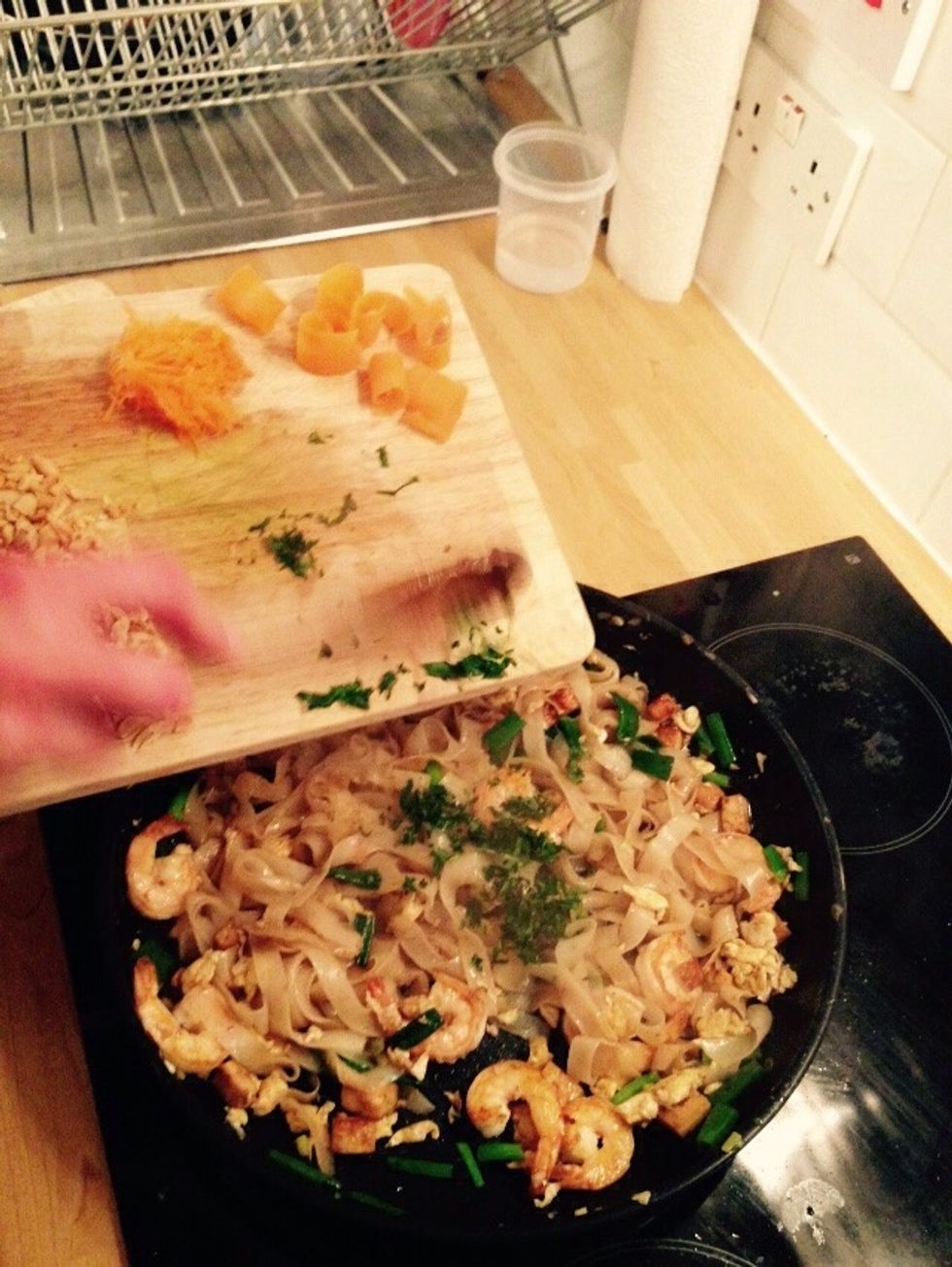 Add the parsley in. If you like bean sprouts and want them you should add them at this stage.