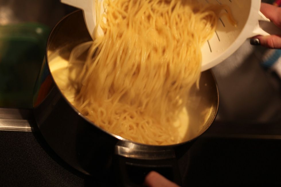 Add the pasta to the cream and stir gently.
