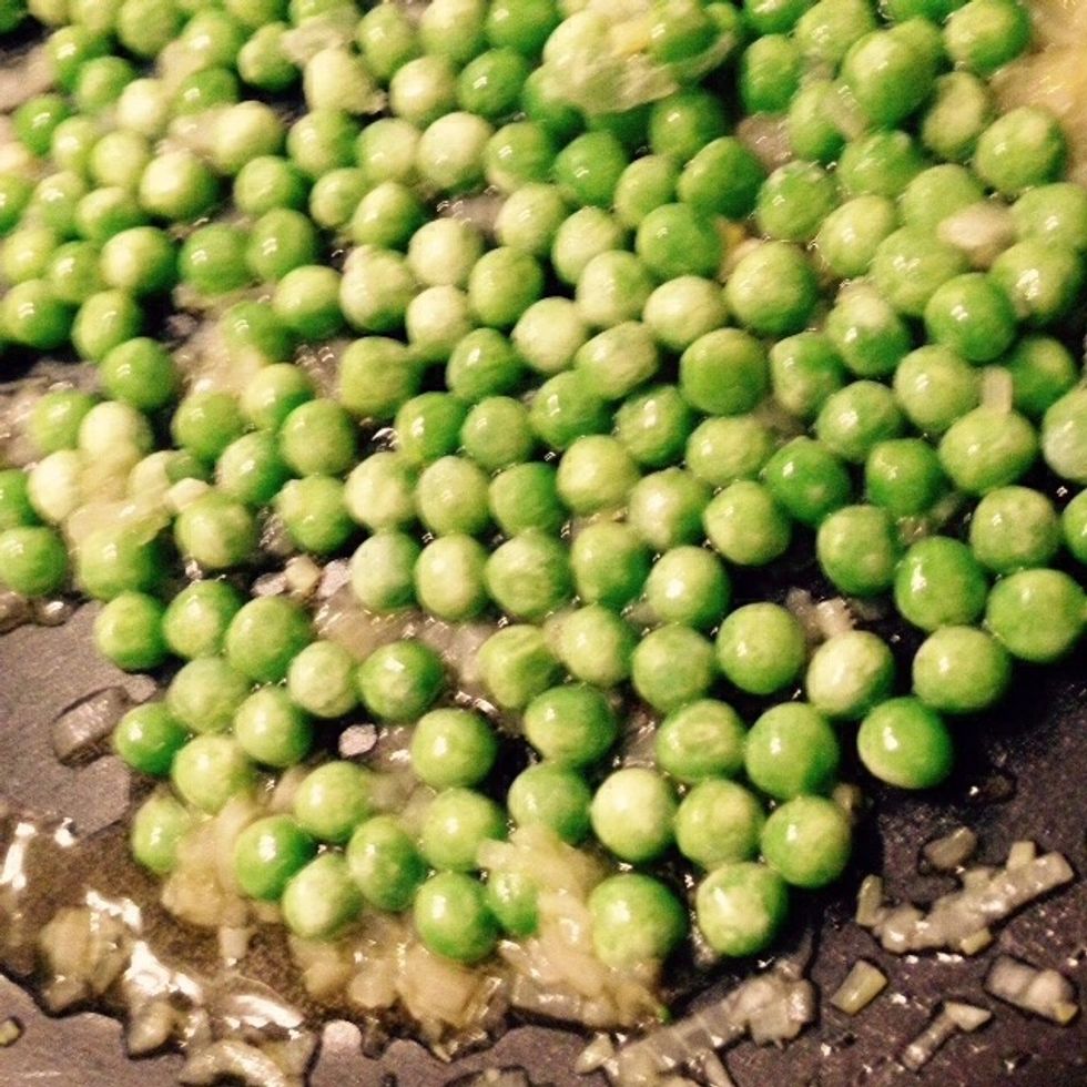 Add the peas when the shallot start becoming translucent. If you can use fresh ones, frozen will be good as well.