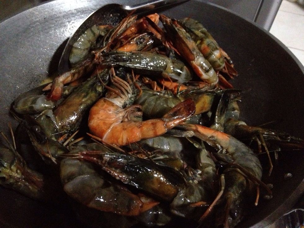 add the prawns, let it cook halfway