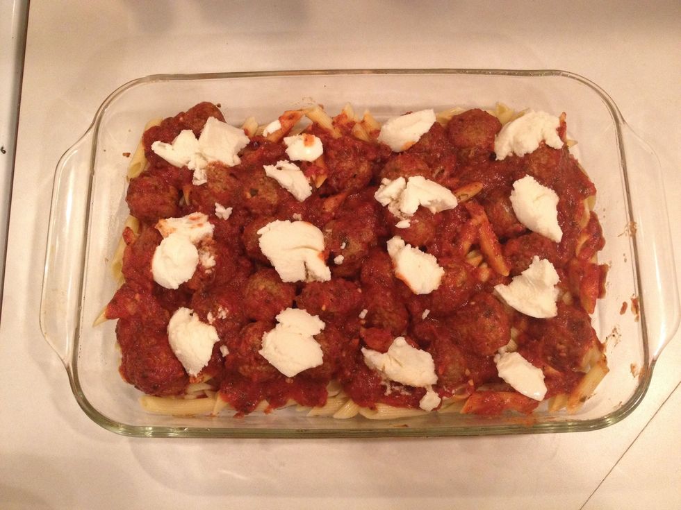 Add the rest of the ricotta cheese in small dabs on top.