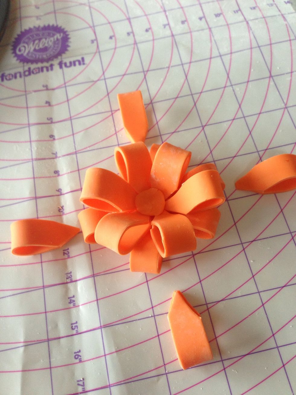 How to make fondant bow - B+C Guides