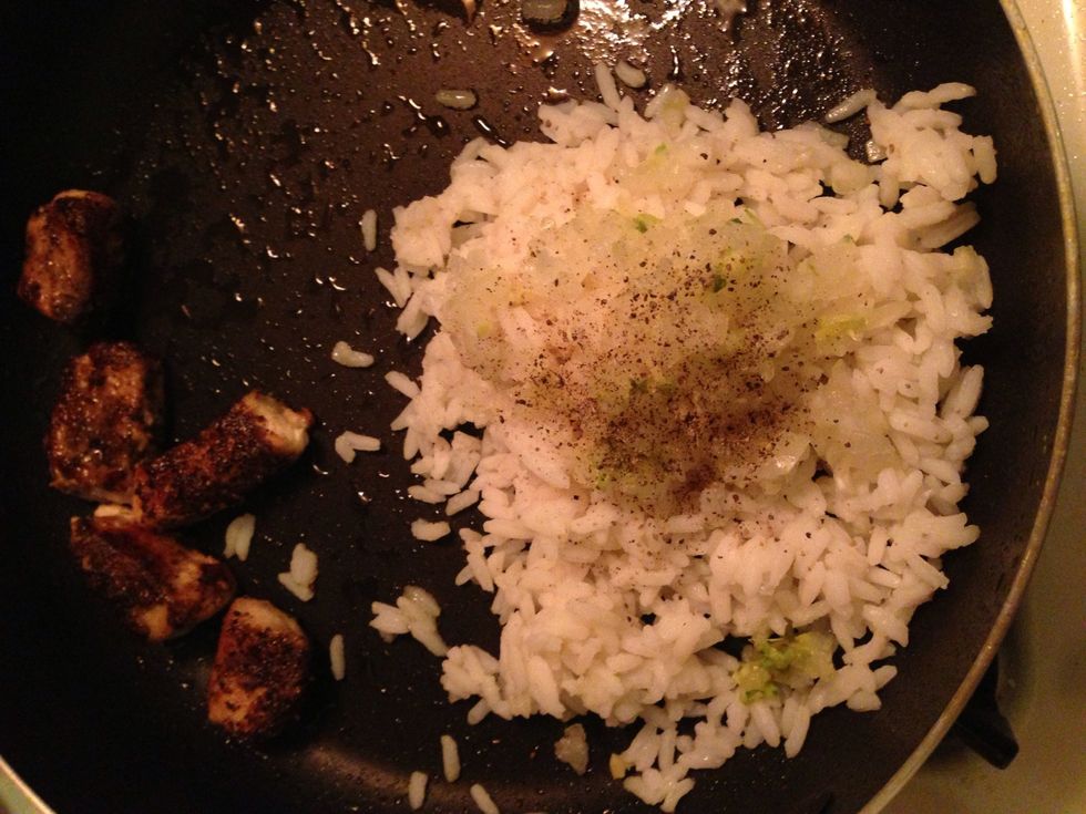 Add the rice, onions, garlic, and a little black pepper to the frying pan best to the chicken. Cook for about 3-5 minutes and then add a little lemon juice in the rice.