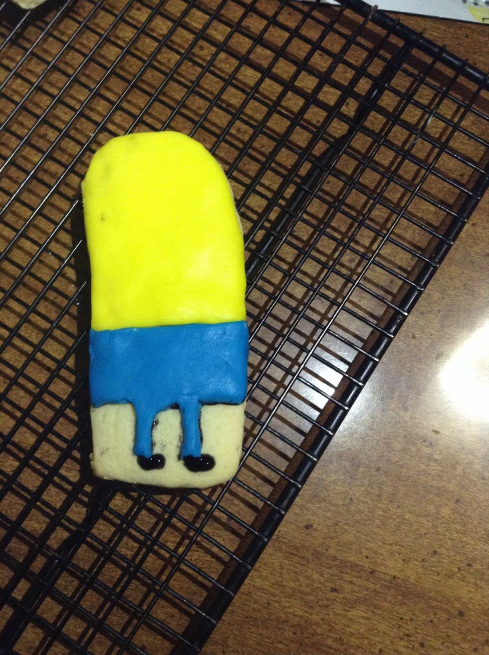 Add the shoes by using the black icing gel .