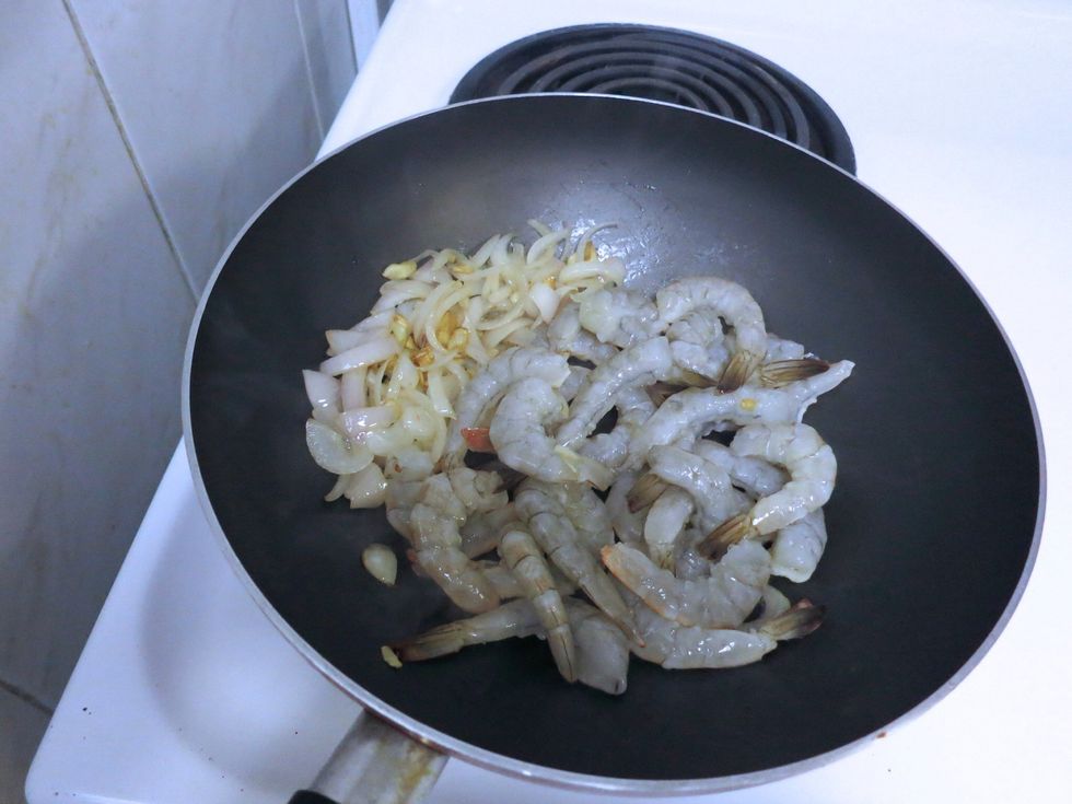 Add the Shrimp and season with ground pepper.  When the Shrimp turned pink, remove the Shrimp and set a aside.  And then add the Cashew Nuts and cook till nuts are slightly soft.