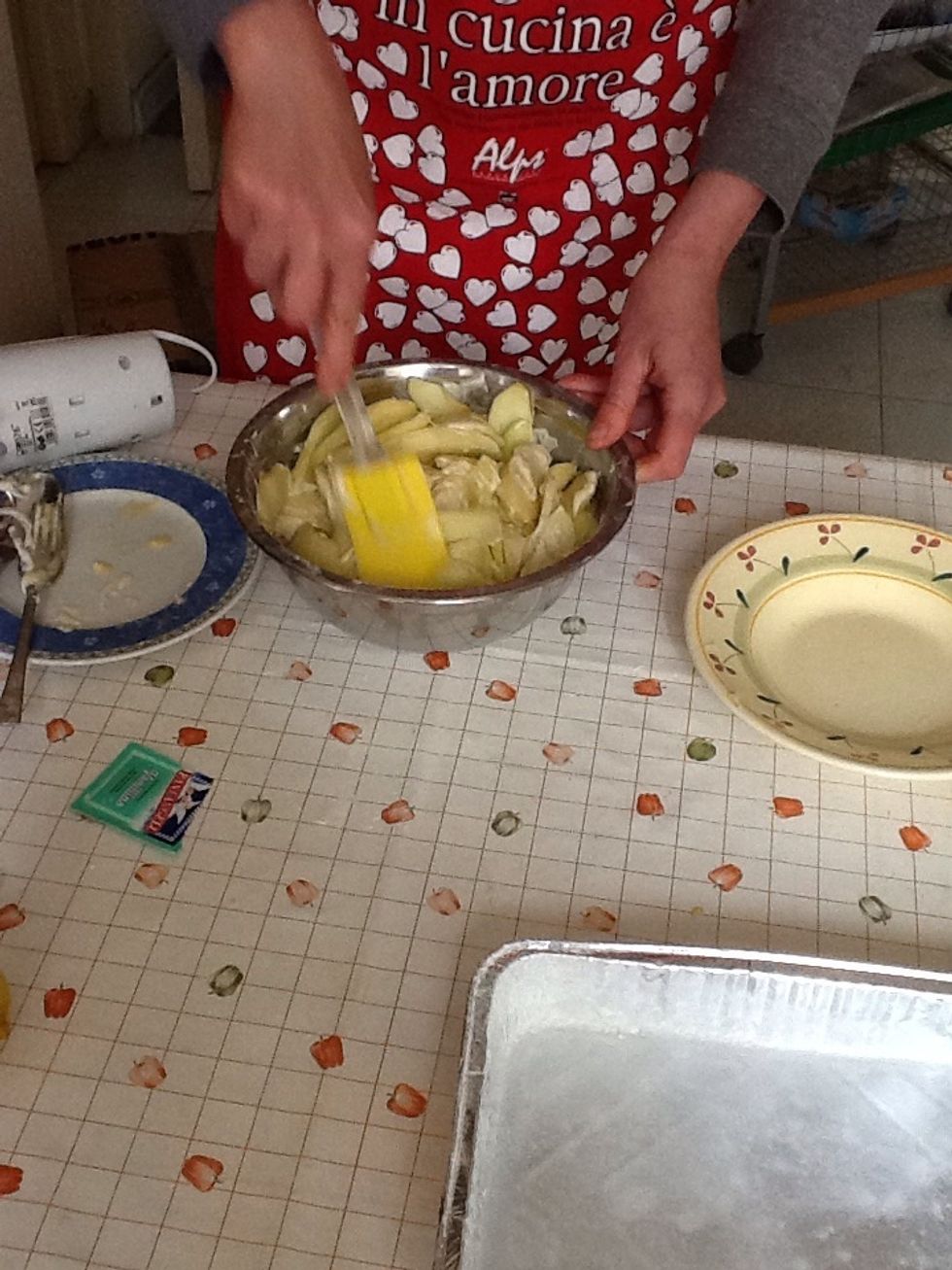 Add the slices of apples in the mixture