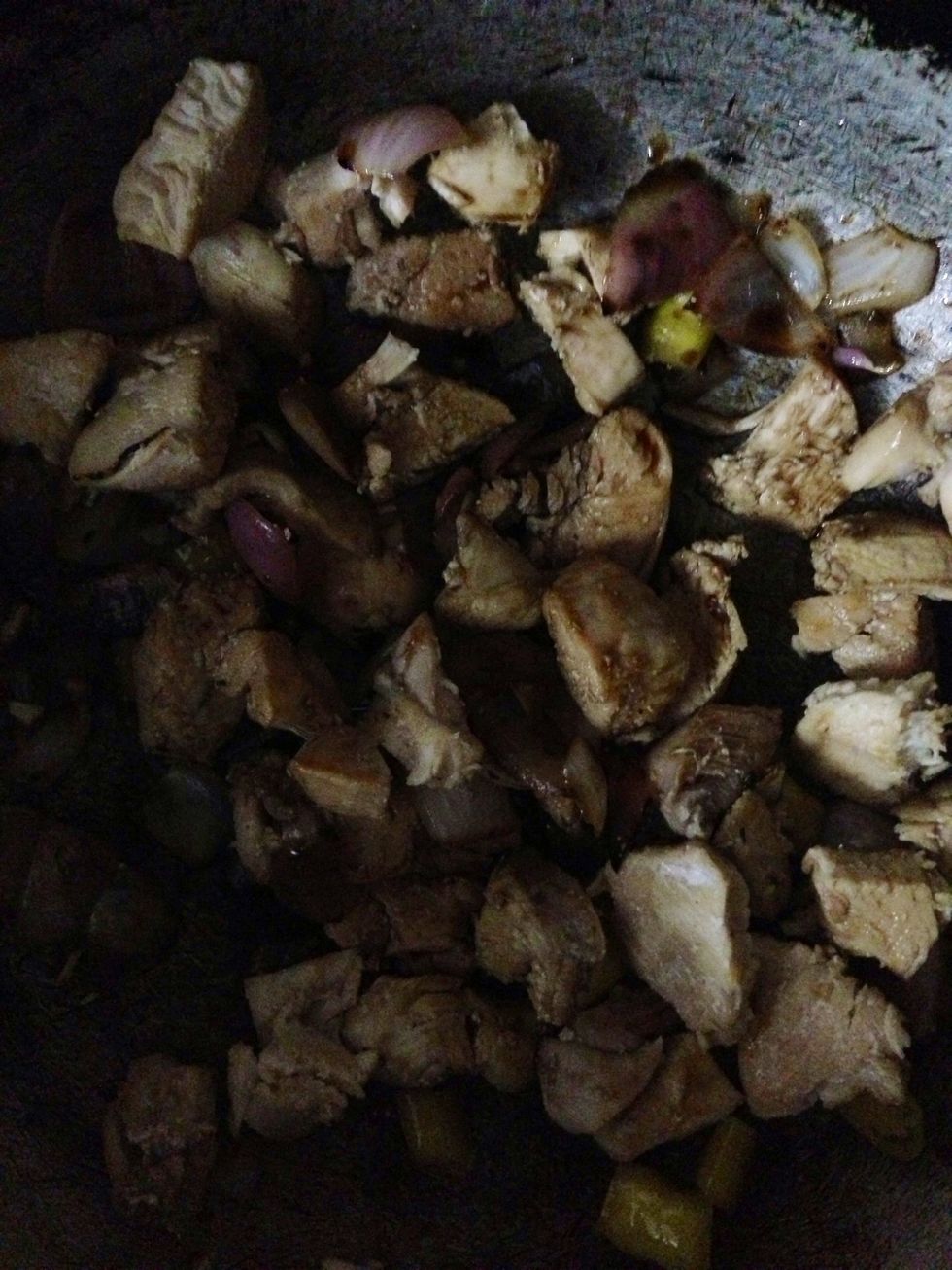 Add the soy sauce and stir it well. The chicken has to soak up all the juices. Dry fry for abt 2-3 mins