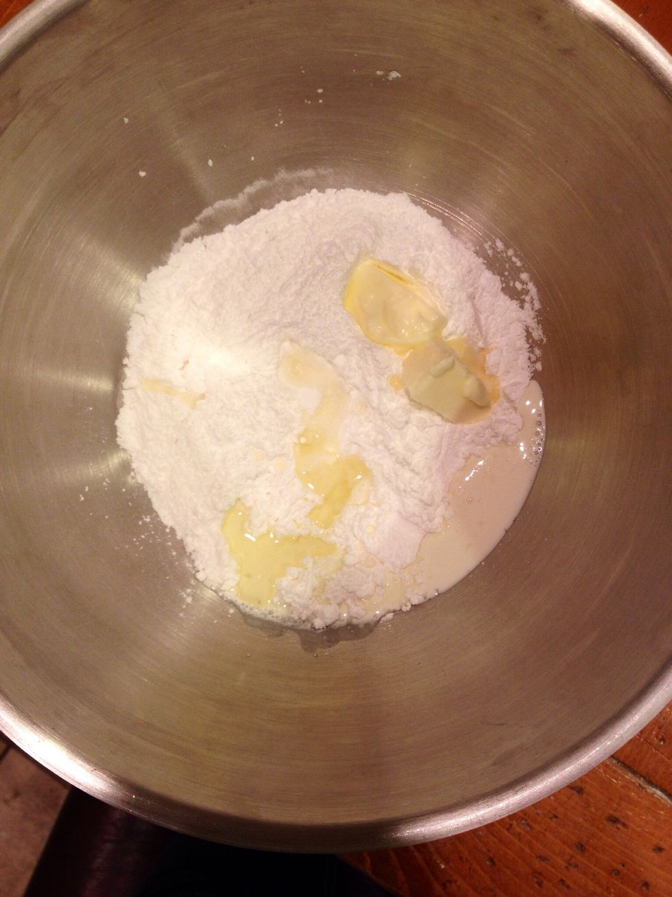 Add the sugar, butter, peppermint extract, and cream to a bowl.