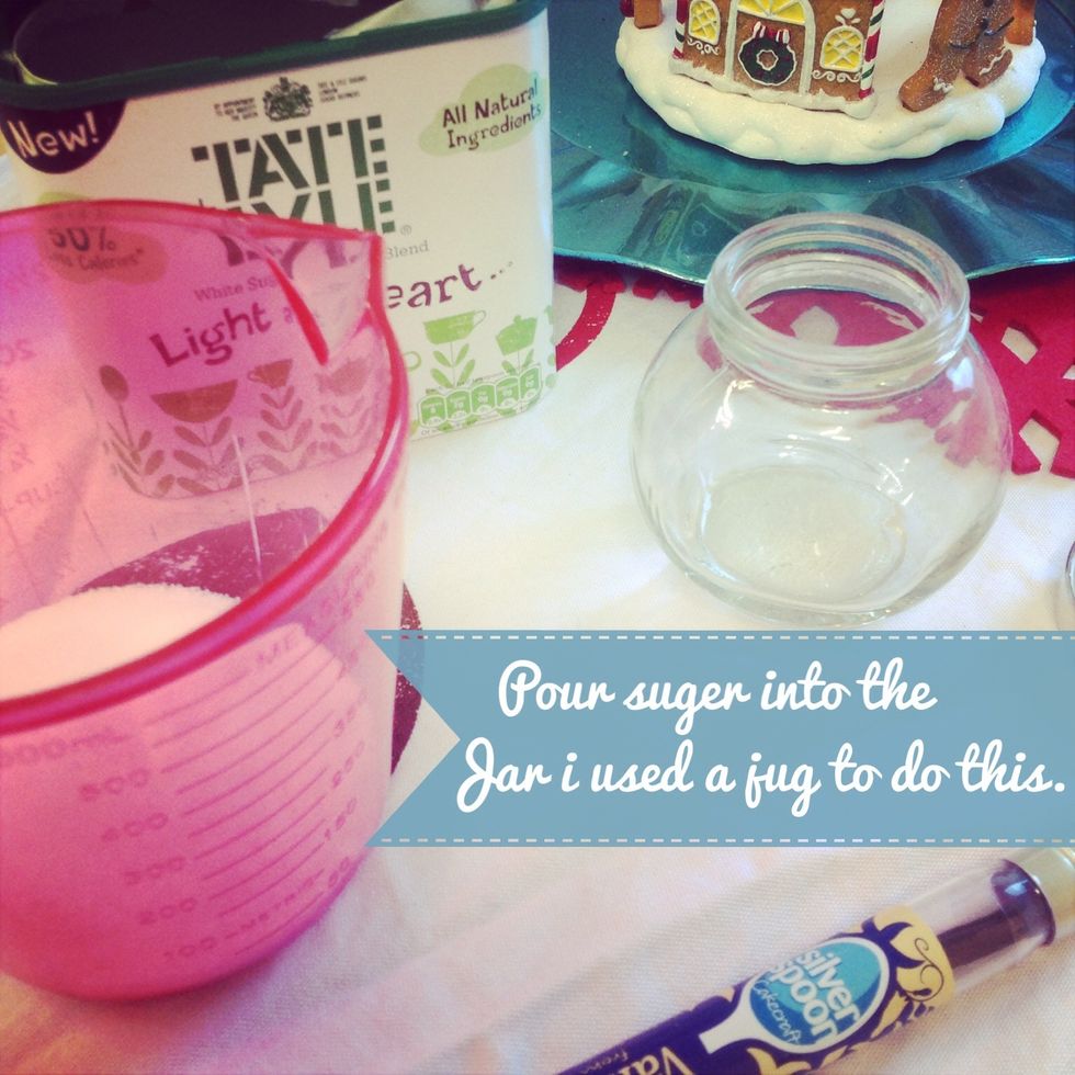 Add the sugar into the jar in layers.