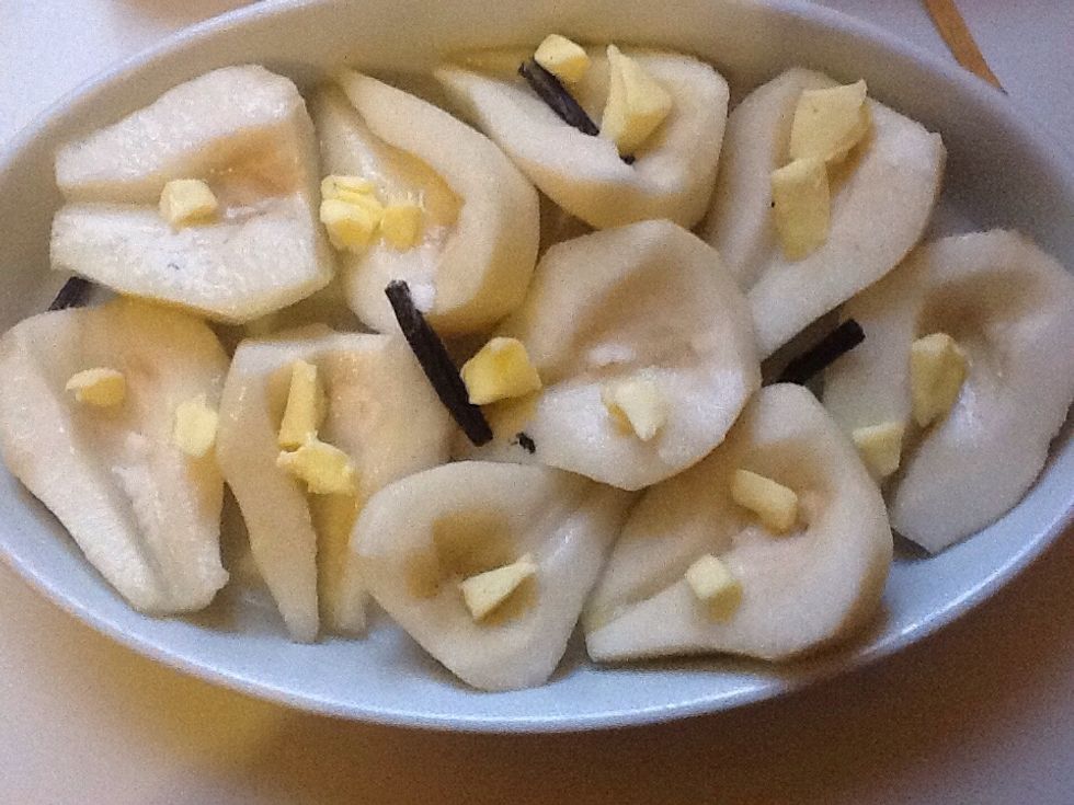 Add the sugar, water, vanilla beans and dot with butter