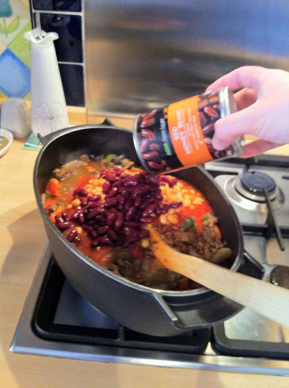 Add the tinned red kidney beans.
