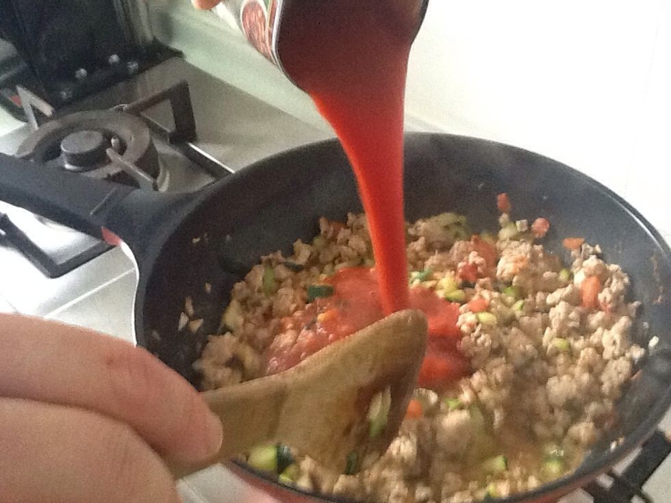 Add the tomato sauce .