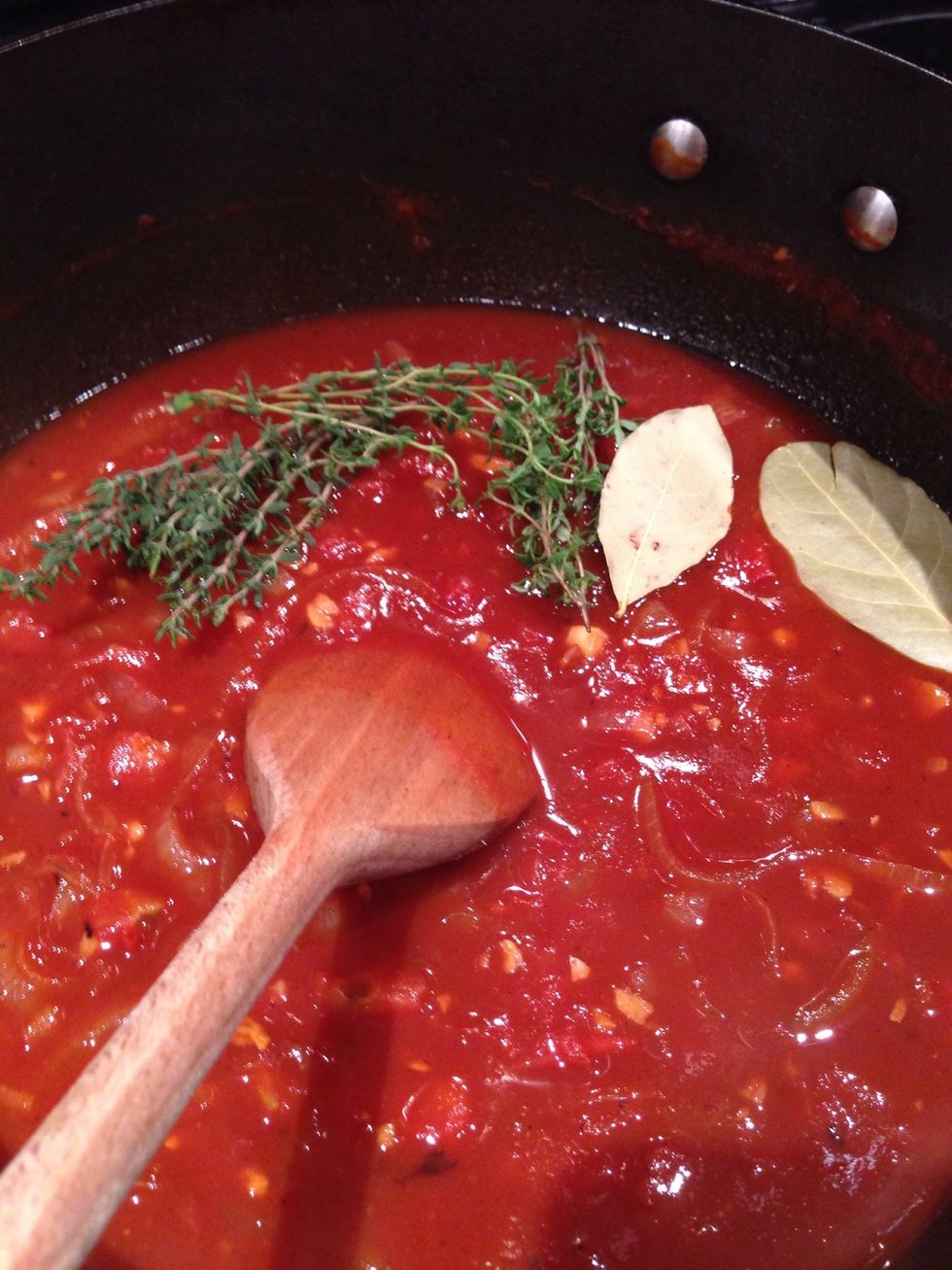 Add the tomatoes, tomato pur\u00e9e, Worcester sauce, chicken stock, brown sugar and herbs