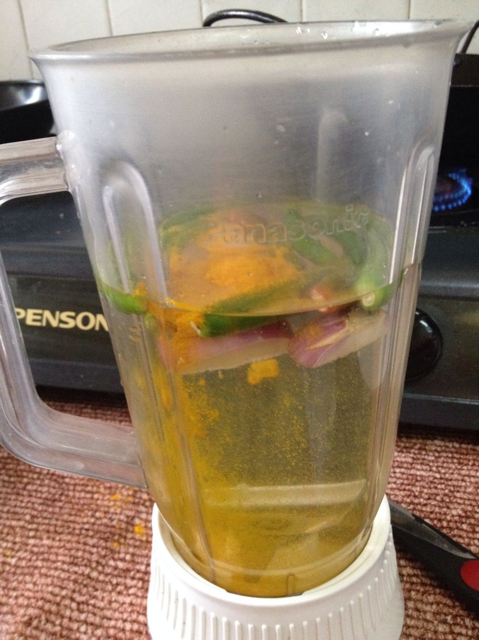 Add the turmeric powder, chili, onion n galangal with about 1liter water (d pic is a lil too much water) (oh btw we didn't put galangal, still so good). Blend til smooth