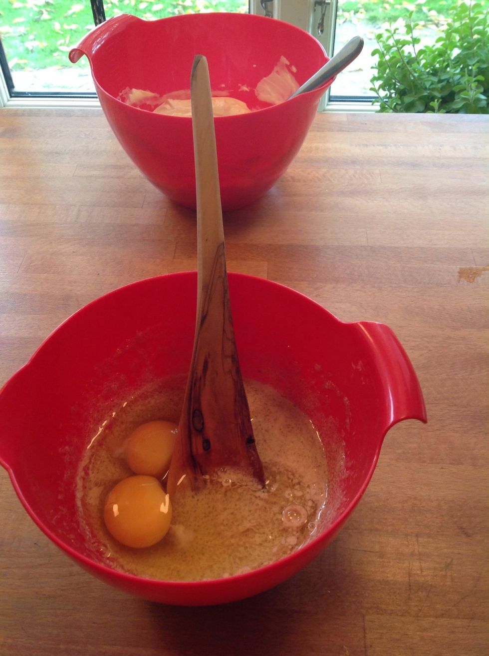 Add the two remaining eggs. Stir. With spoon.
