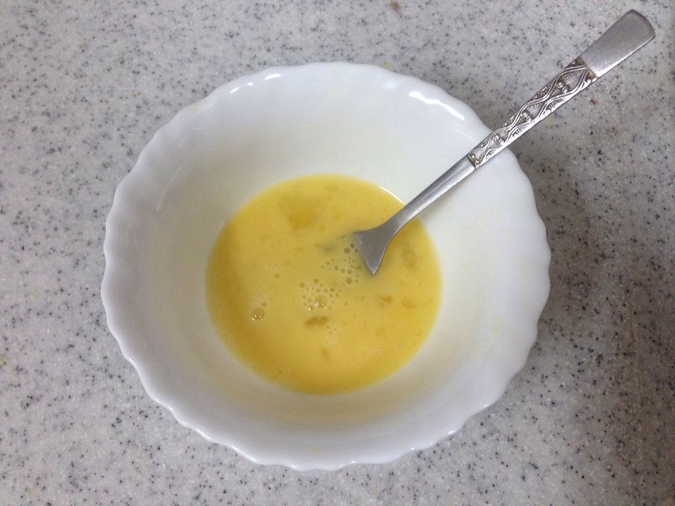 Add the vanilla to one egg and mix well