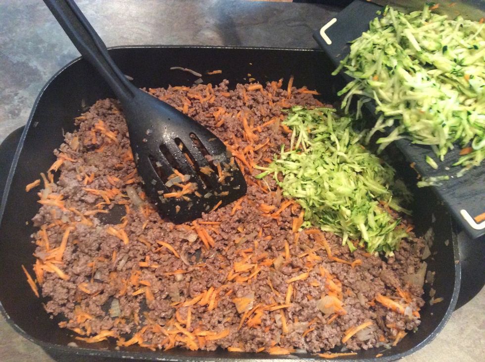 Add to mince, onion and carrot.