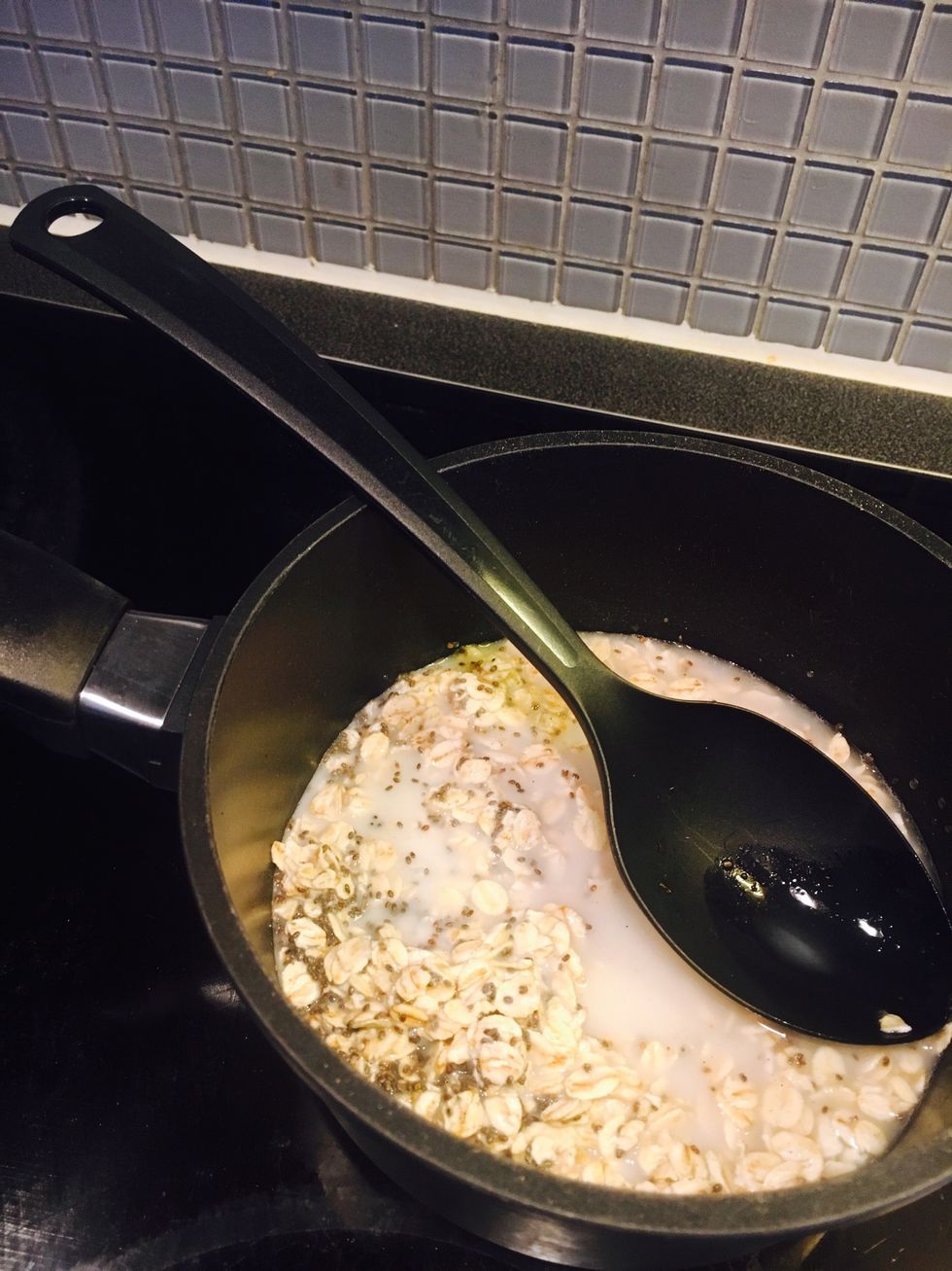 Add to the casserole with almond milk. Add cardamom and vanilla bean paste.