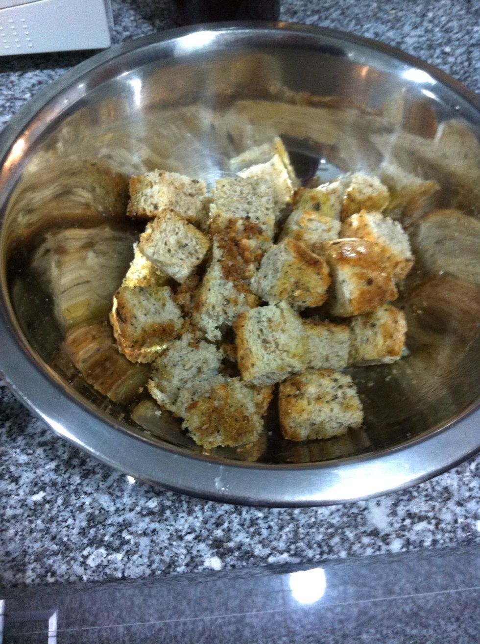 Add to your bowl, the bread have to be the first layer to absorb all the juices from the tomatoes and the dressing