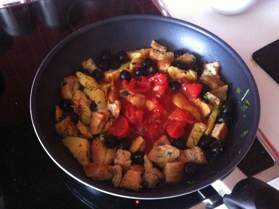 Add tomato and cook until the large proportion of tomato juice boils up.