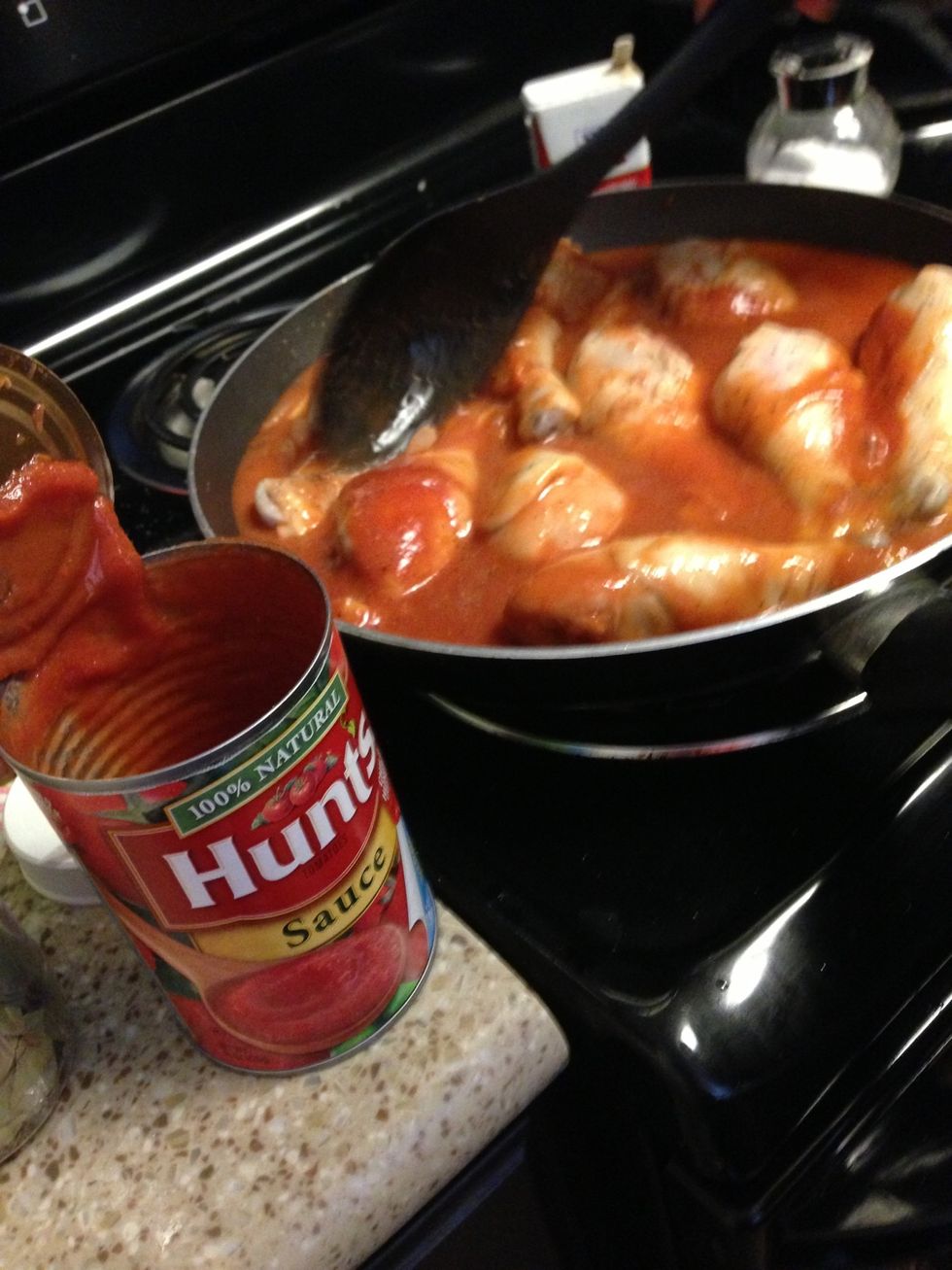 Add tomato sauce. Wait until maluto chicken.