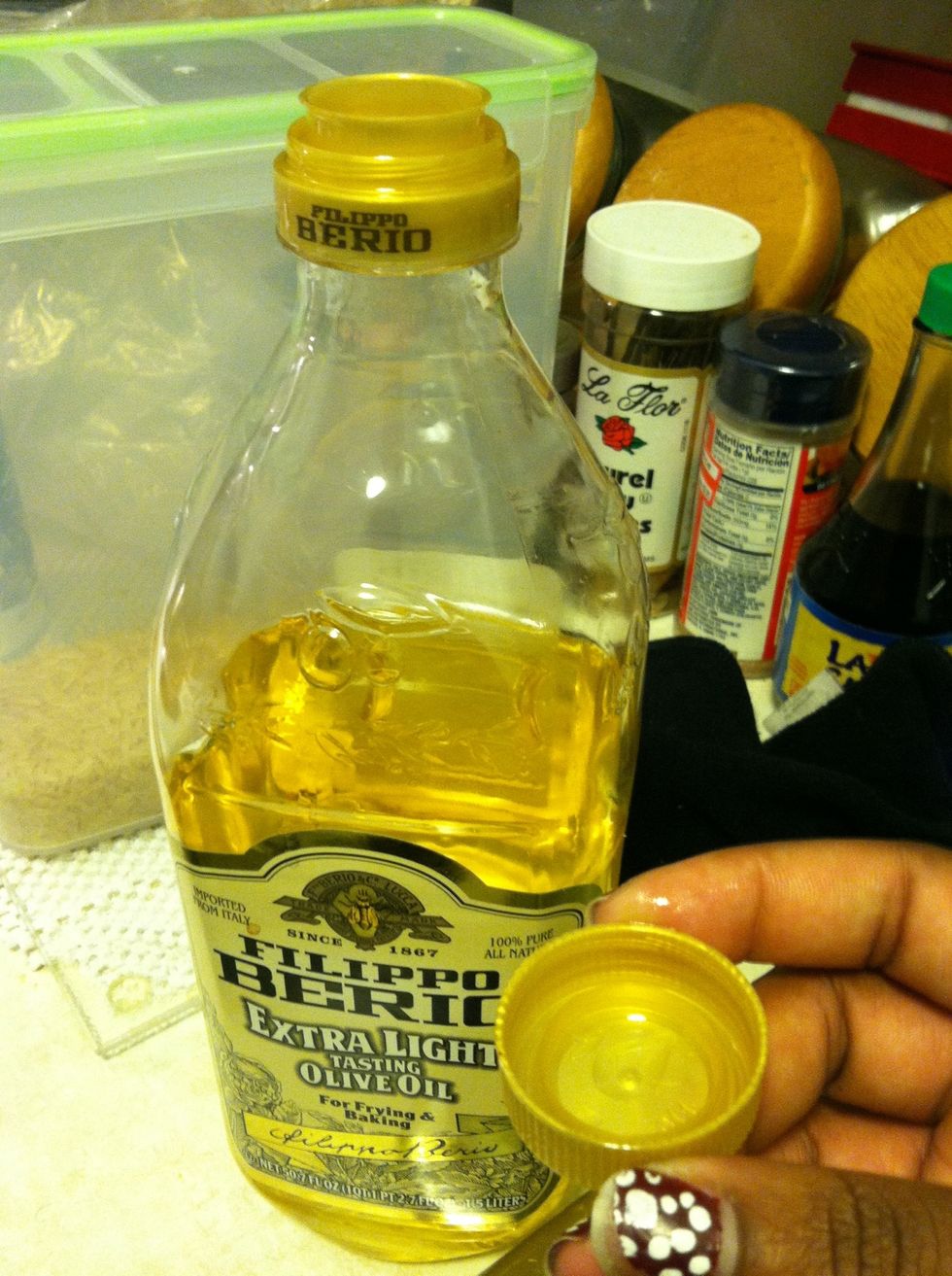 Add two caps full of olive oil to the pot of water