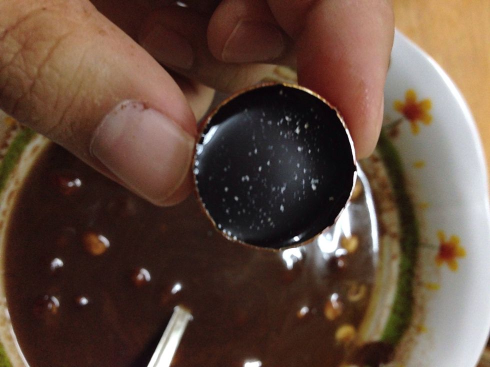 Add two caps of vanilla essence in the chocolate mixture