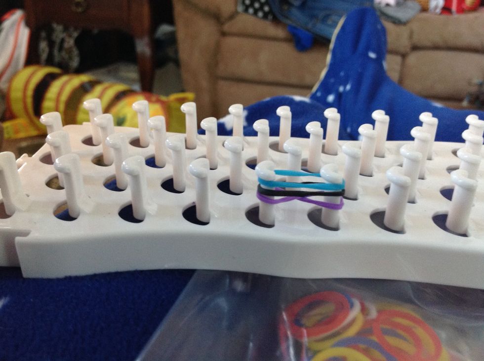 Add two rubber bands on top of the figure 8 rubber band