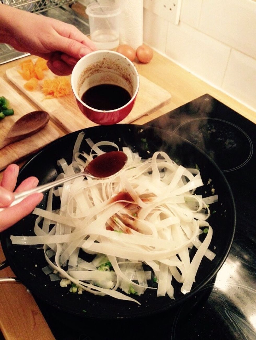 Add two tablespoons of the sauce. Stir fry the noodles, they should soften and become sticky while keeping a firm "al dente" texture
