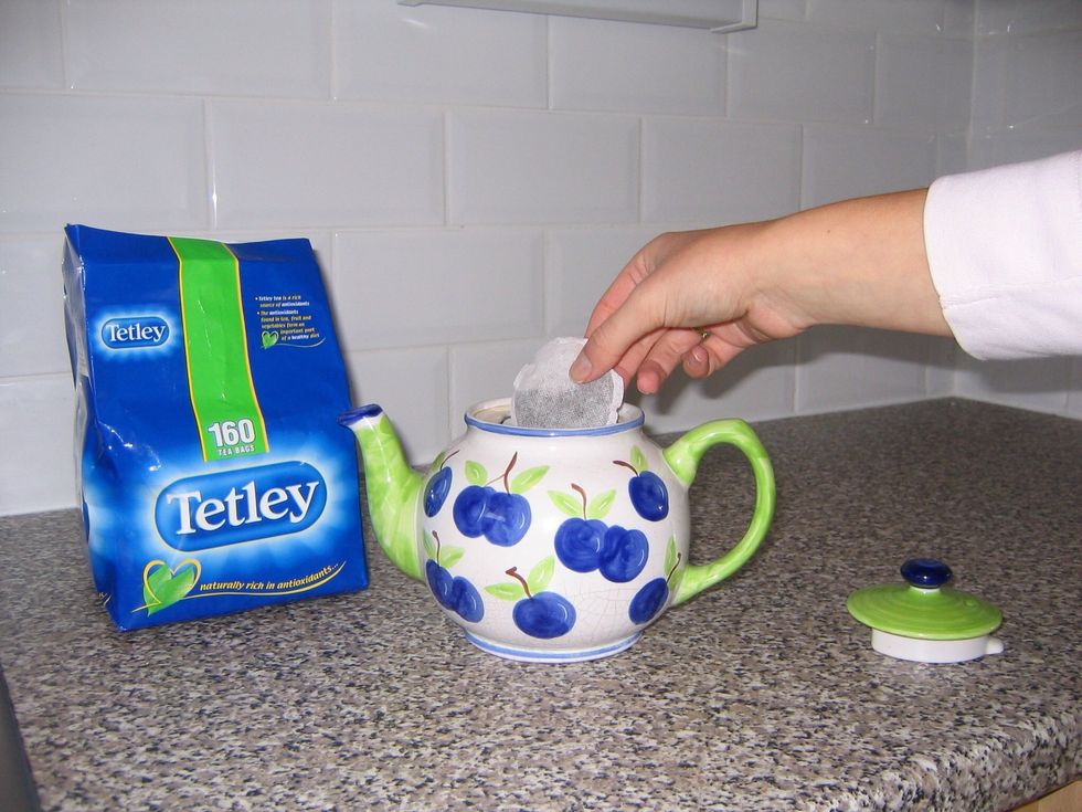 Add two tea bags to the teapot.