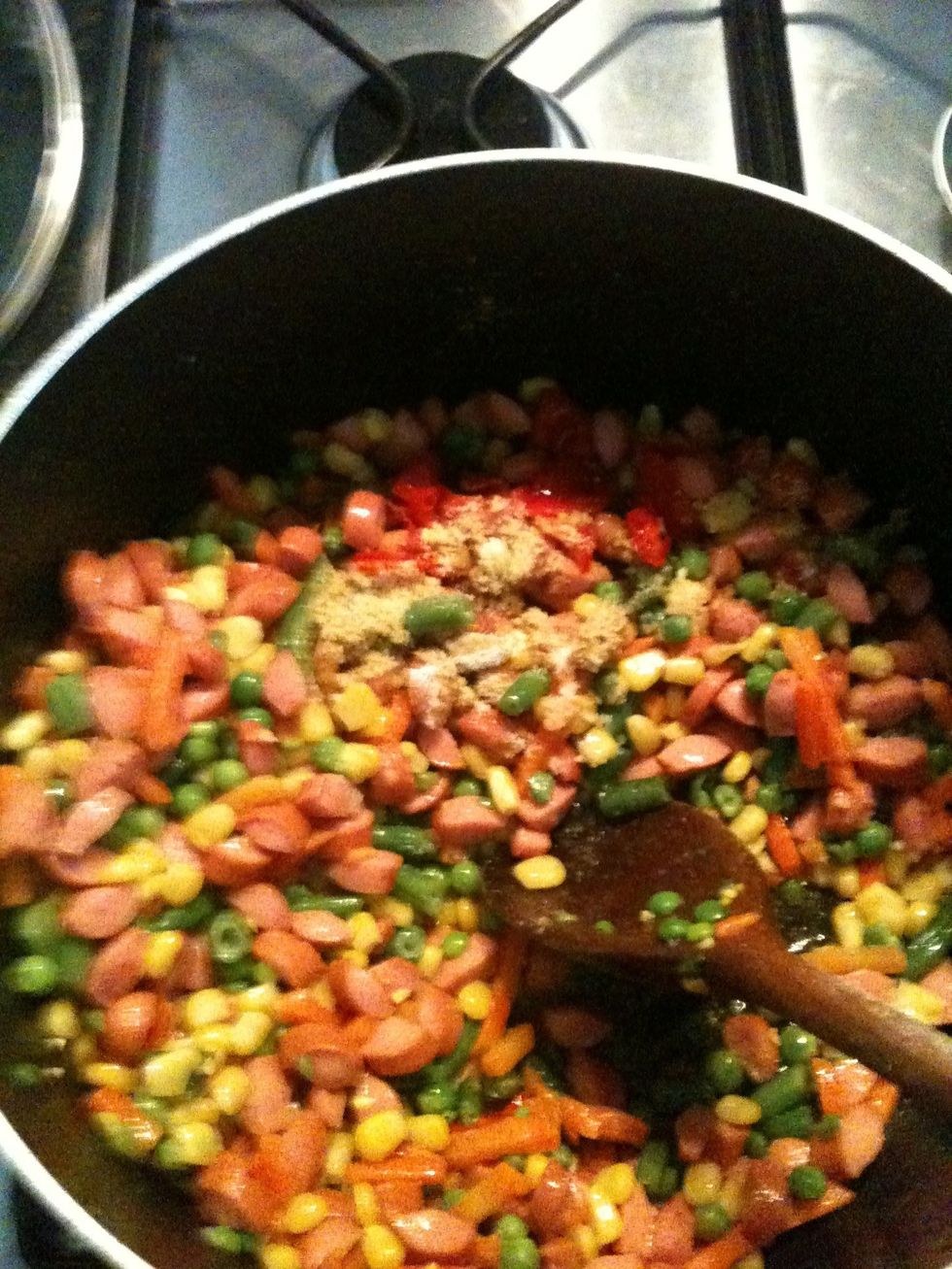 Add ur chicken stock cubes and salt n continue stir frying. I added chillies to mine :))