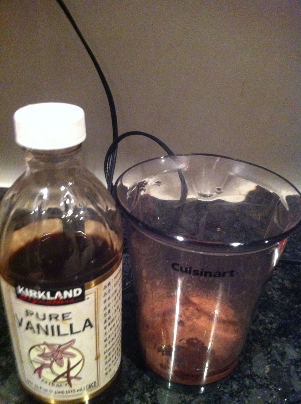Add vanilla to mixing cup