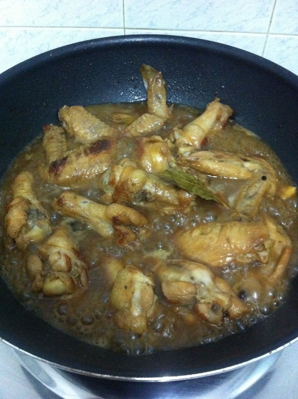 Add vinegar and seasoned with salt, pepper and sugar (optional). Simmer about 3 minutes.