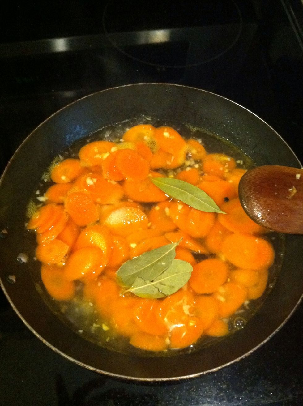 Add vinegar, peppercorns, salt, and bay leaves. Bring to a simmer about 5 mins